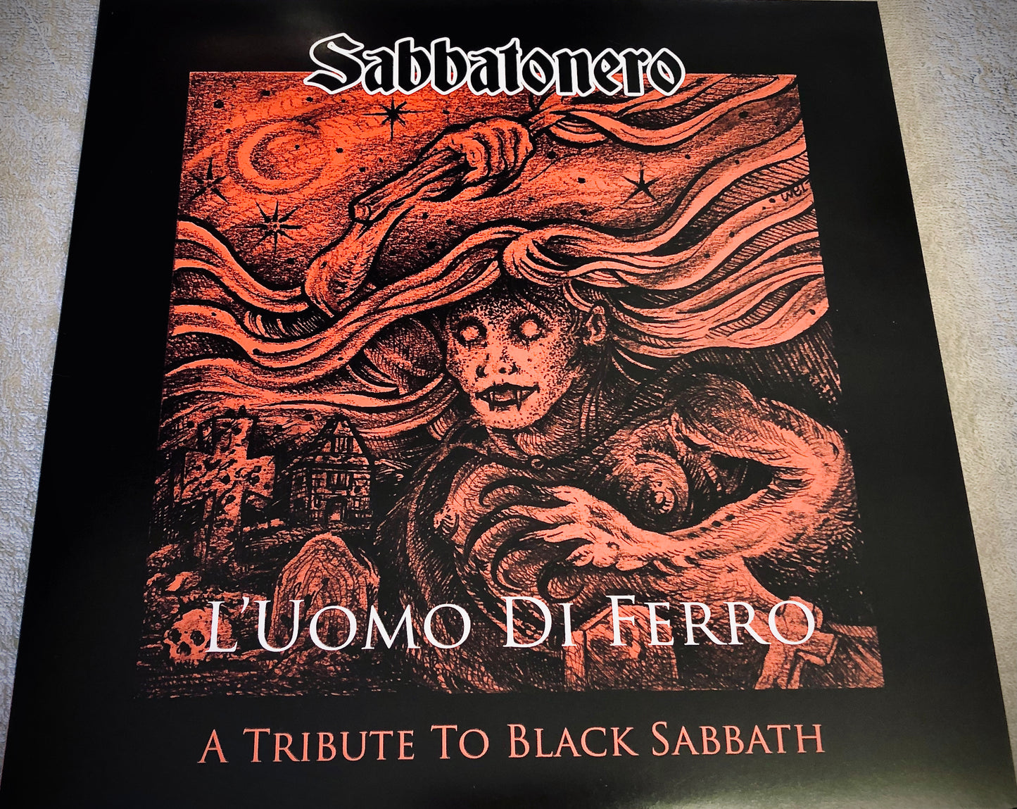 SABBATONERO - L’Uomo di Ferro (a tribute to Black Sabbath) - Vinile Splatter Nero / Rosso + 45rpm (Ed. Lim. 700 copie)