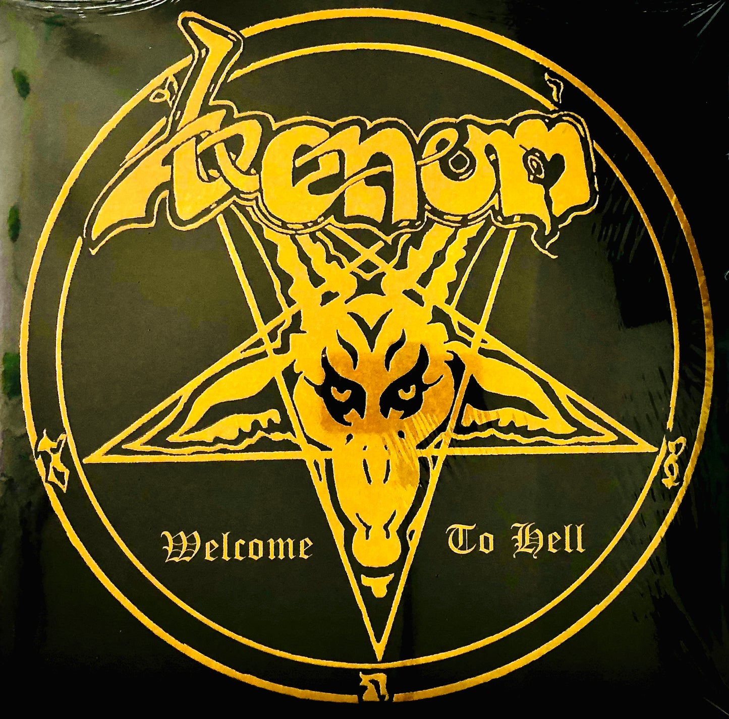 VENOM - Welcome to Hell - Vinile Nero Rimasterizzato + Spilla e Toppa